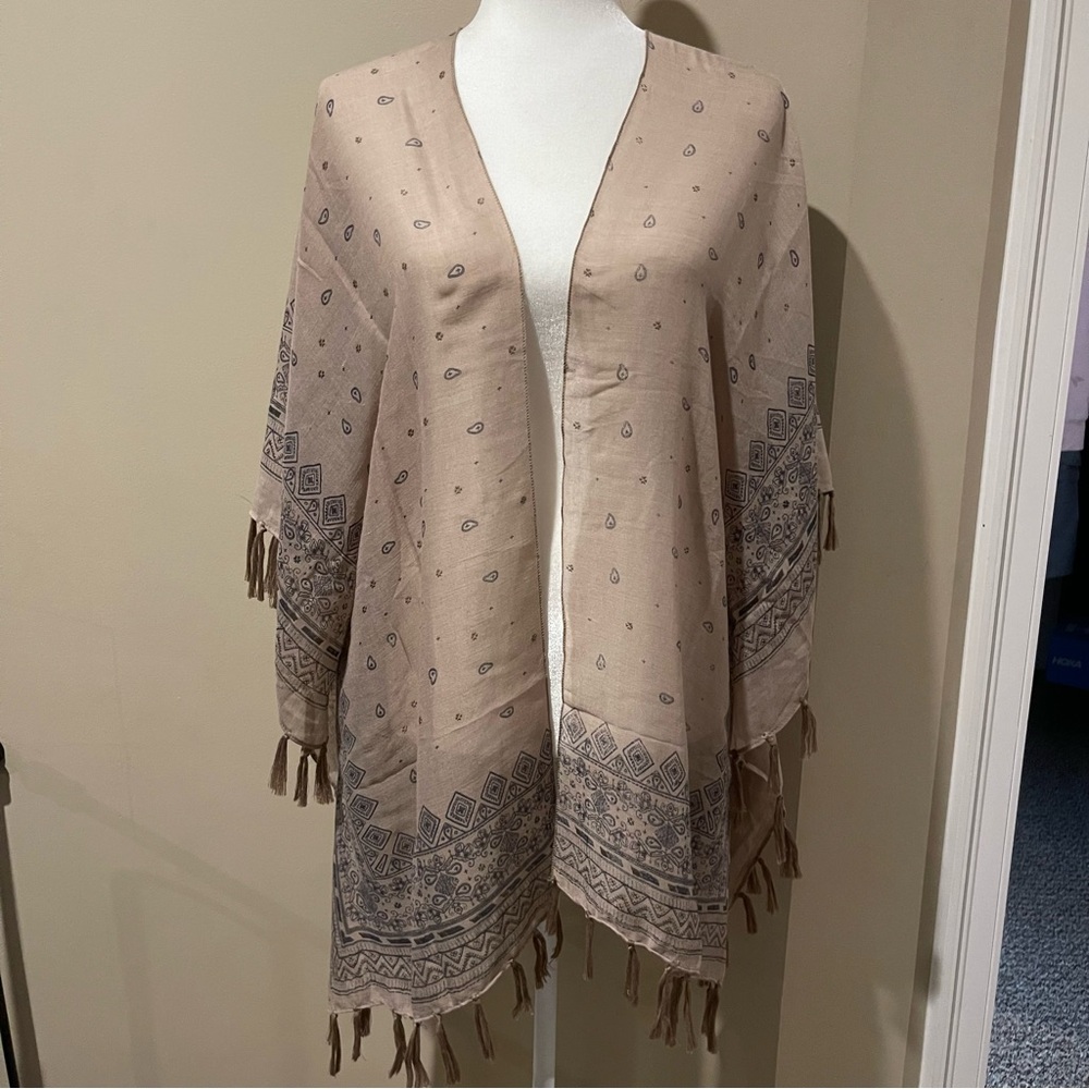Bohemian Tan and Gray Kimono Shawl